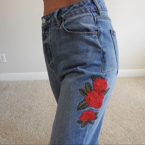 PACSUN mom jean! Size 29 Embroidered Red Roses